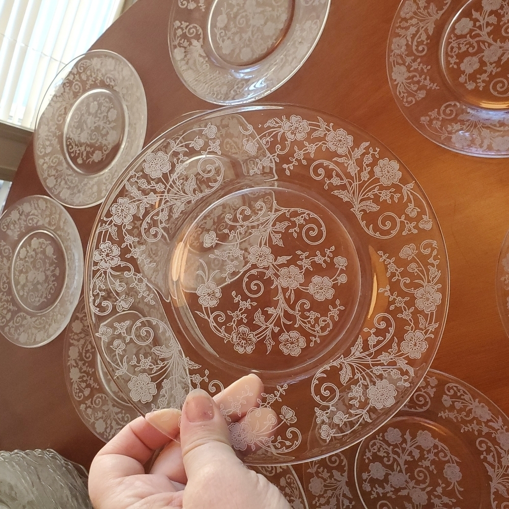 White Intricate Dinnerware Plate Set
